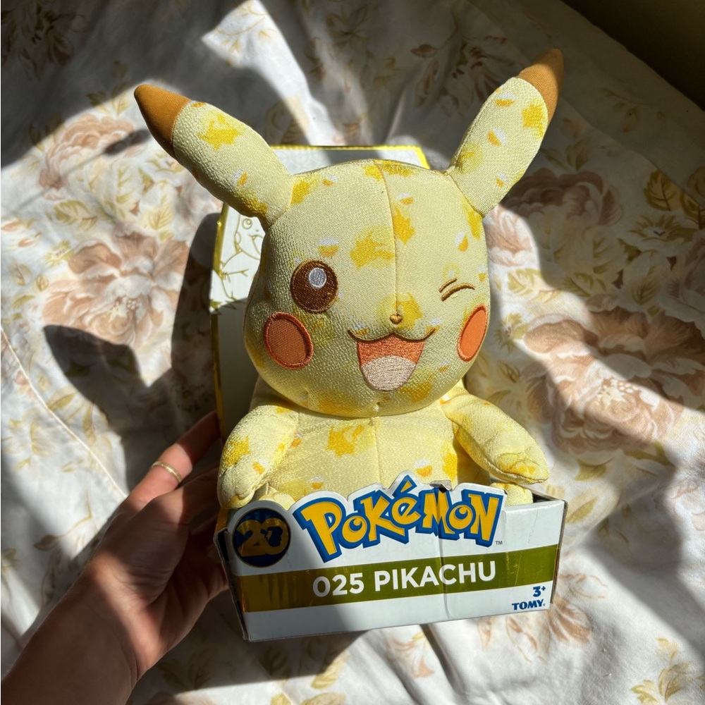 Pokémon 025 Pikachu Plush - Yellow Star Pattern